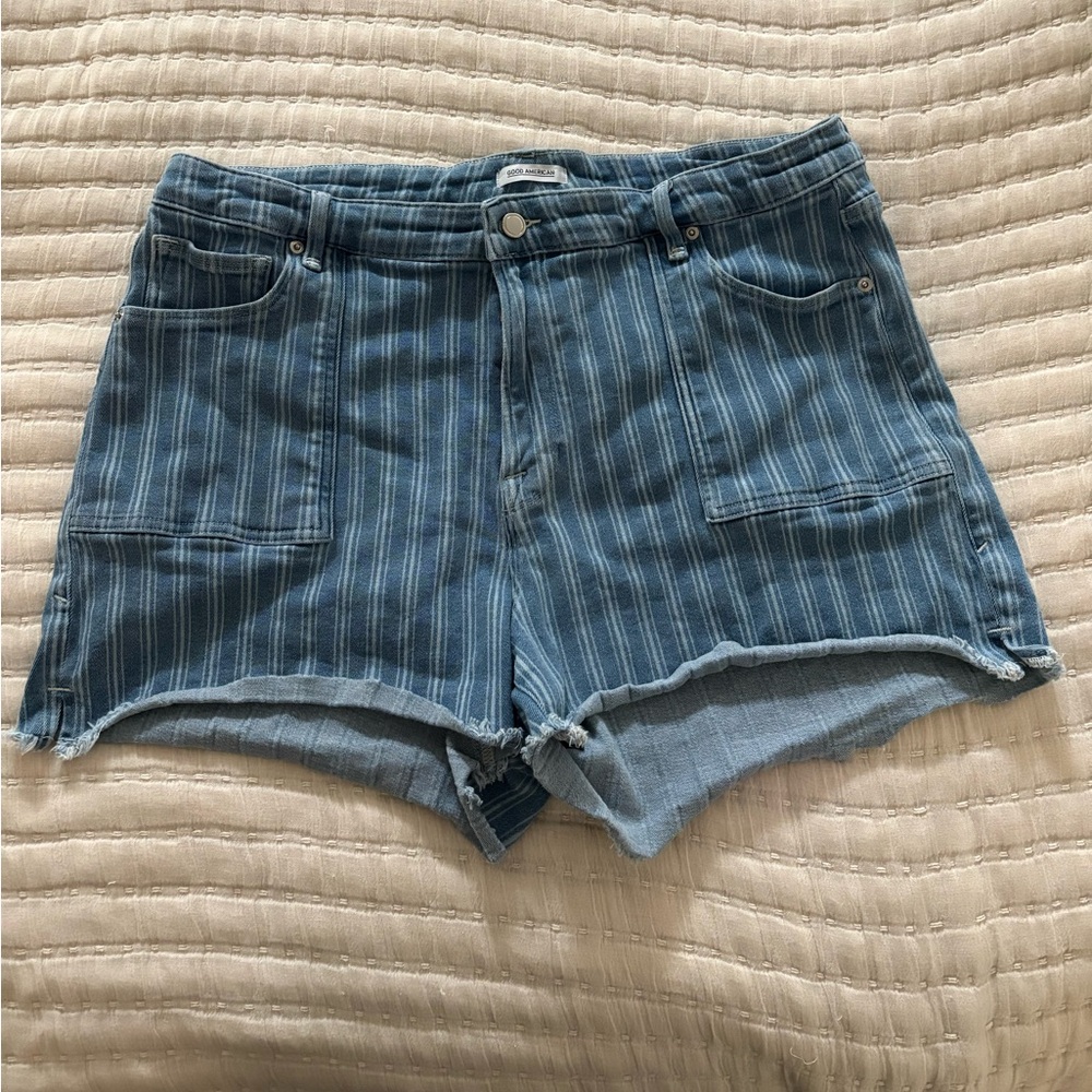 Good American‎ Porkchops Cuttoff Blue Pin Striped Jean Shorts 3” Inseam Size 16
